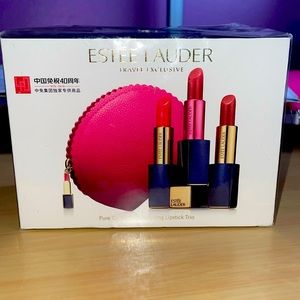 This is the Estée Lauder travel exclusive!